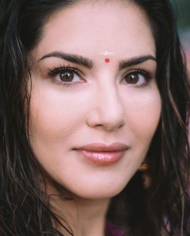 Sunnyleone Latest Instagram Pics